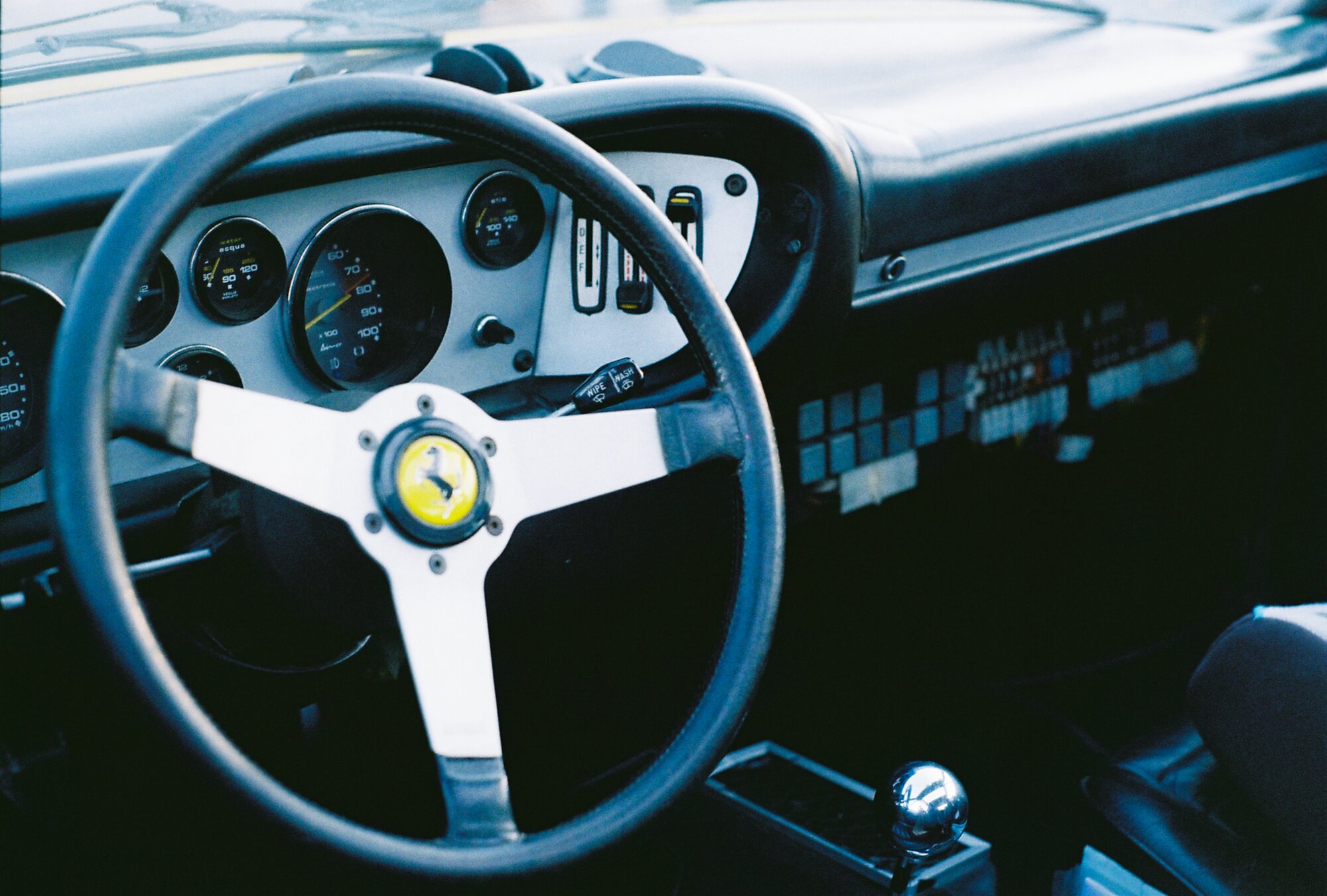 • Retro car •