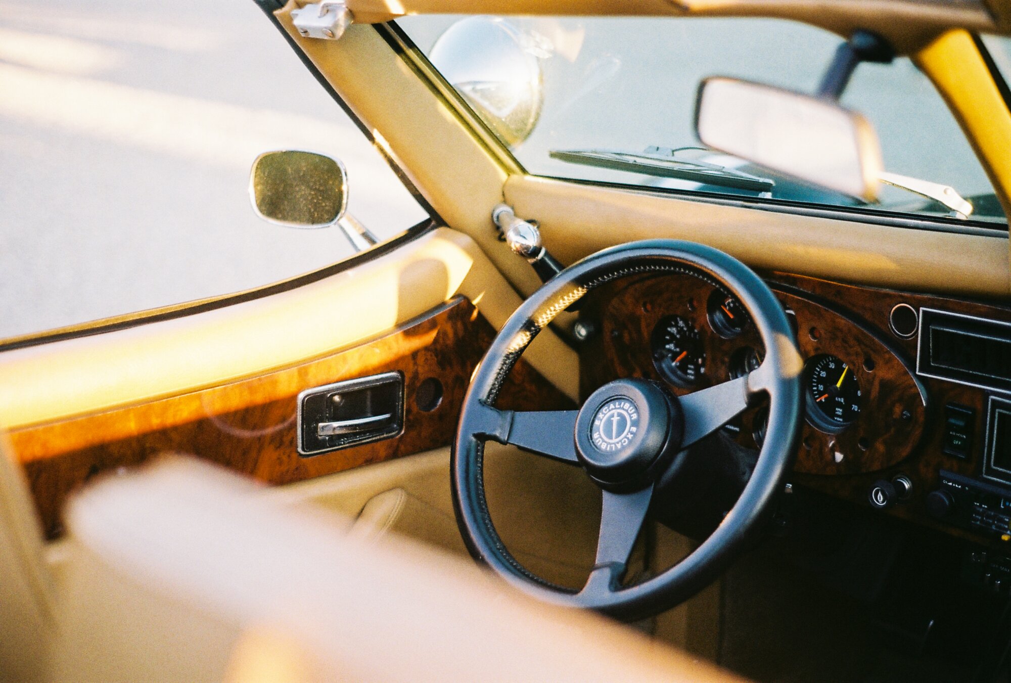 • Retro car •