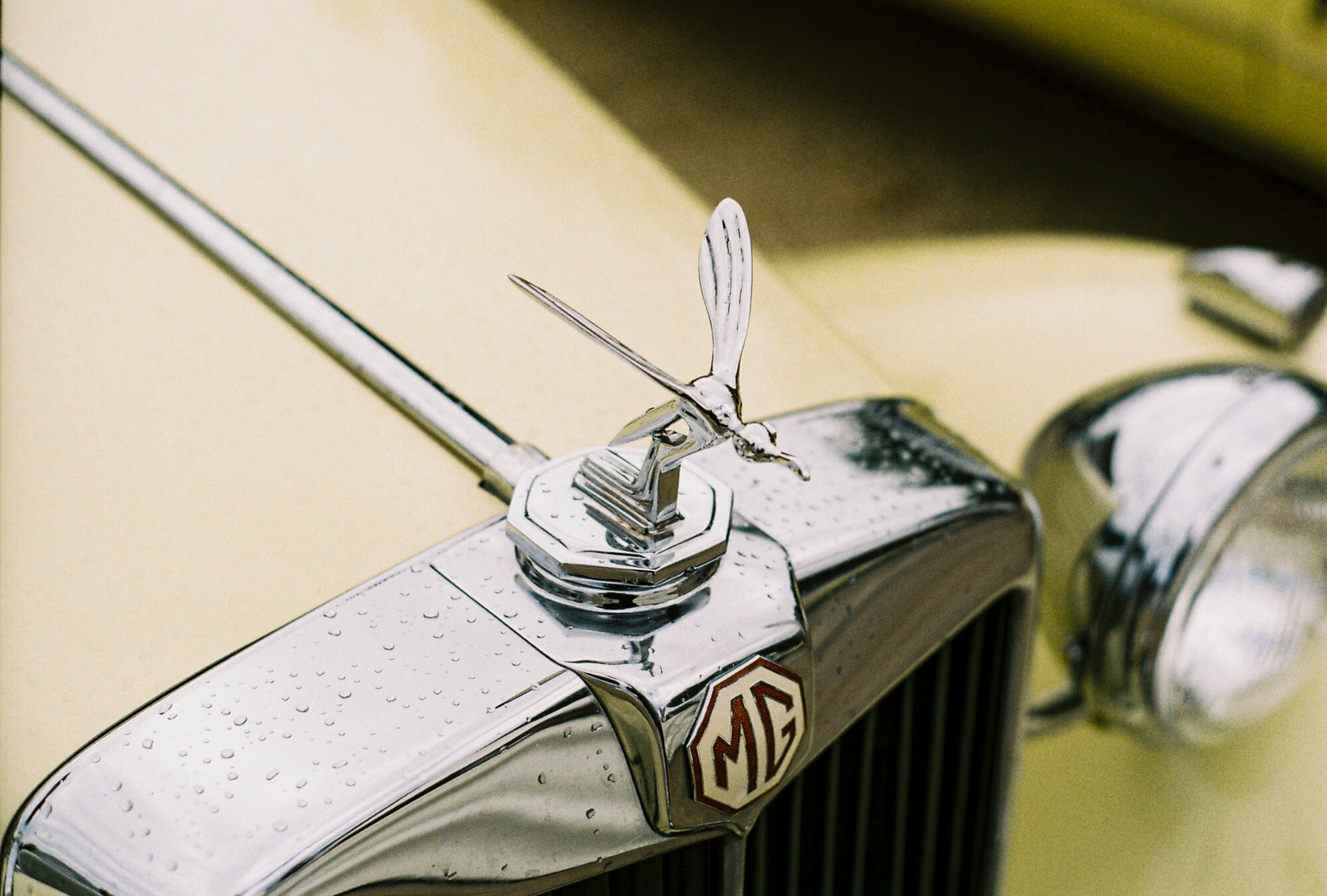 • Retro car •